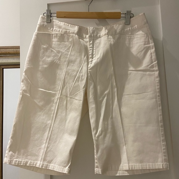 Tommy Bahama Bermuda length shorts size 8 - Picture 1 of 3